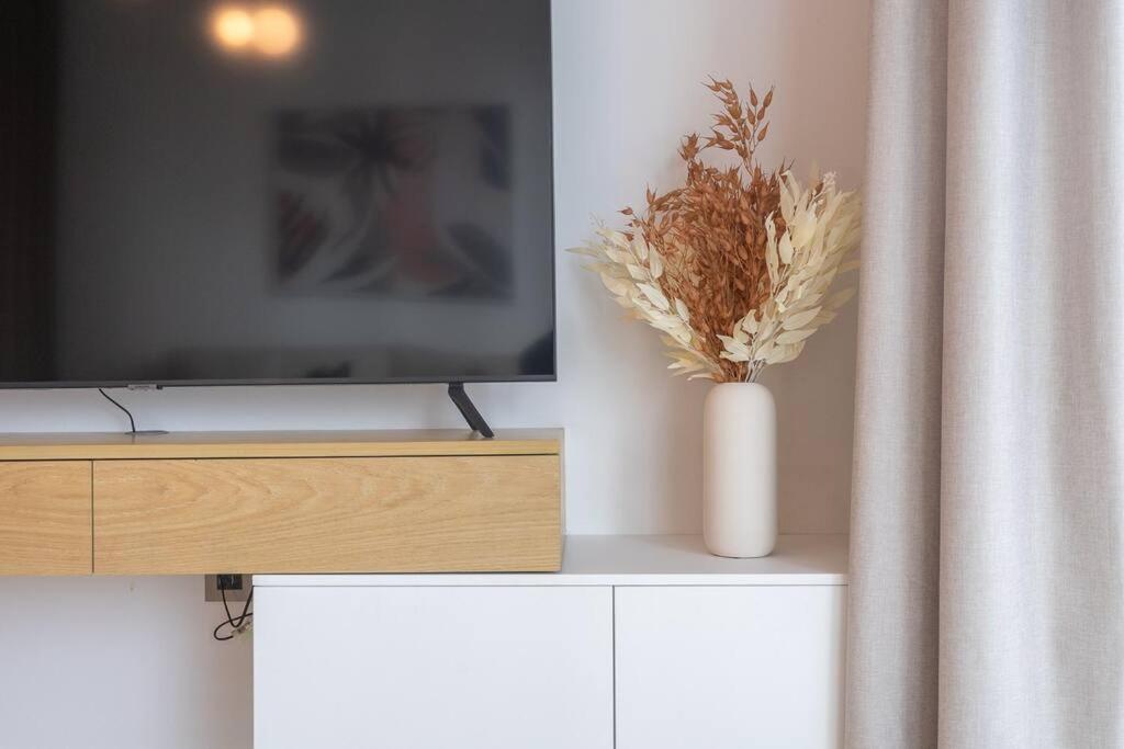 Chic Marina Gate With Japandi Interiors