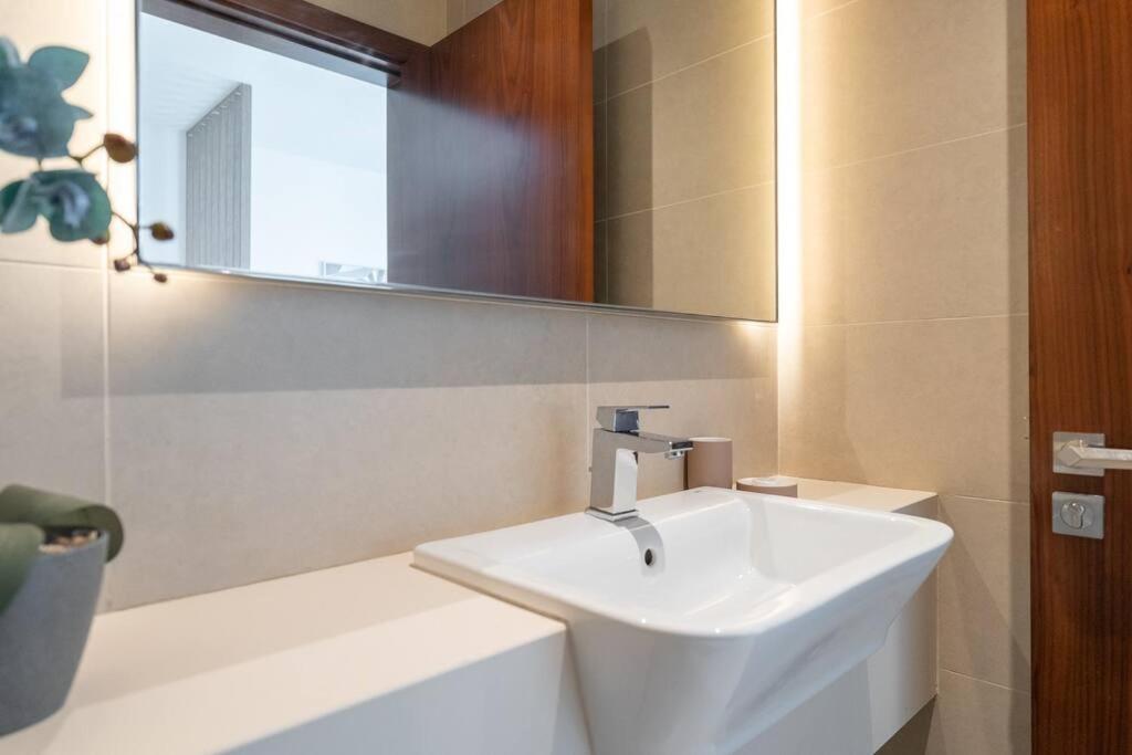 Apartment Chic Marina Gate With Japandi Interiors Dubai