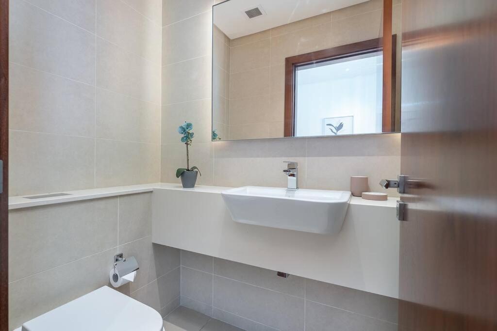 Apartment Chic Marina Gate With Japandi Interiors